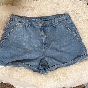AMERICAN EAGLE mom shorts